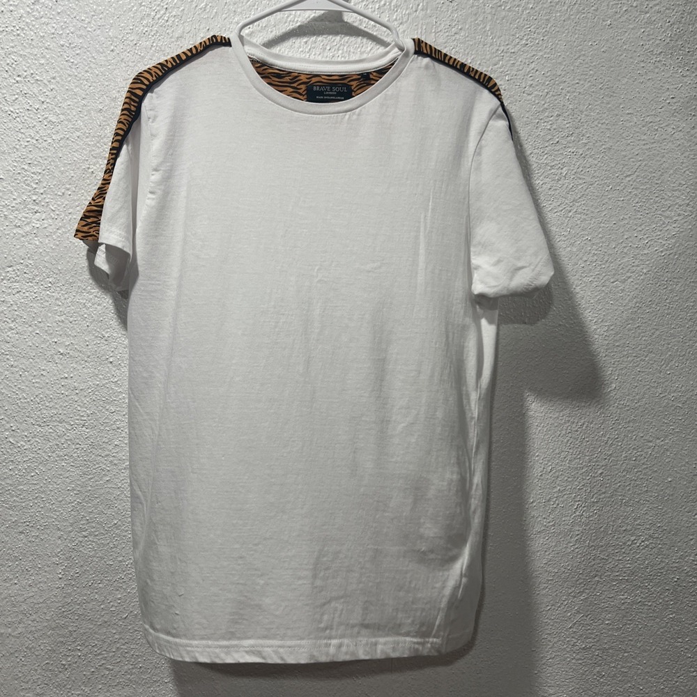 Brave Soul Crew Neck T-shirt  Size Medium Animal Print White